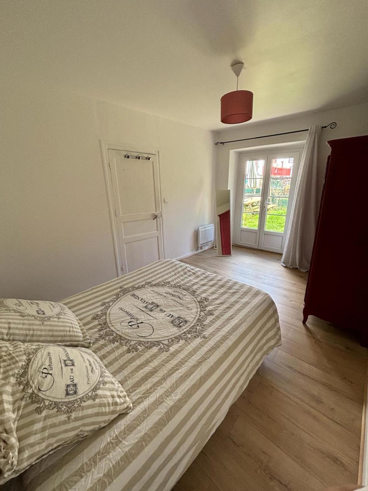 Maison au coeur de la rue pietonne Saint-Jean-Pied-de-Port Extérieur photo